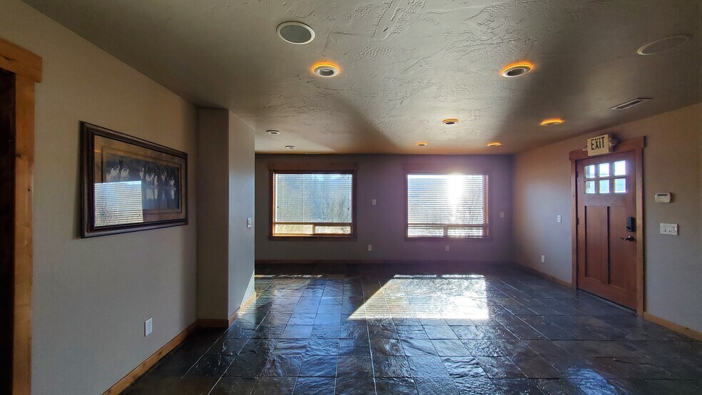 More Photos Of 4547 W Seltice Way, Coeur d'Alene Light Manufacturing For Lease