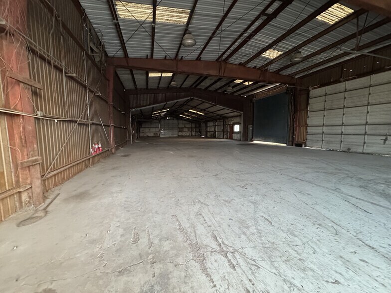 More Photos Of 6011-6019 Gold Houston TX 77026 st, Houston Warehouse For Lease