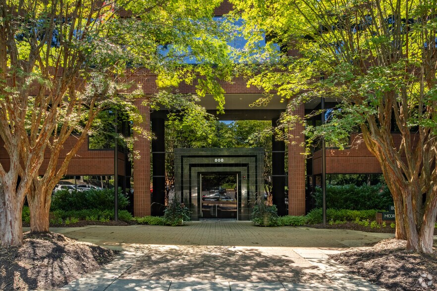 More Photos Of 808 Moorefield Park Dr, Richmond Office For Lease