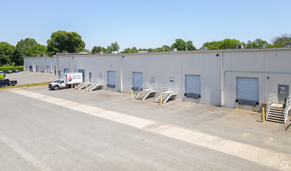 More Photos Of 9115 Old Statesville Rd, Charlotte Light Distribution For Lease