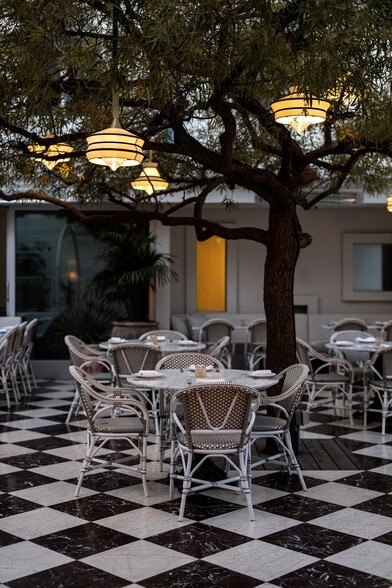 More Photos Of 115 S Fairfax Ave, Los Angeles Hotel For Lease