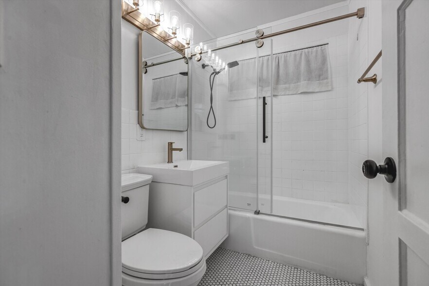 More Photos Of 6512 Coldwater Canyon Ave, Valley Glen Apartments For Sale