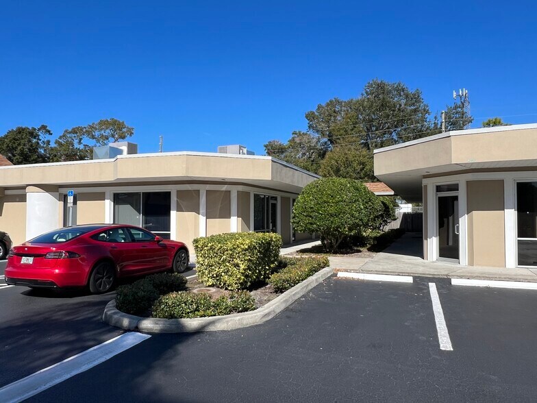 More Photos Of 13787 Belcher Rd, Largo Medical For Lease