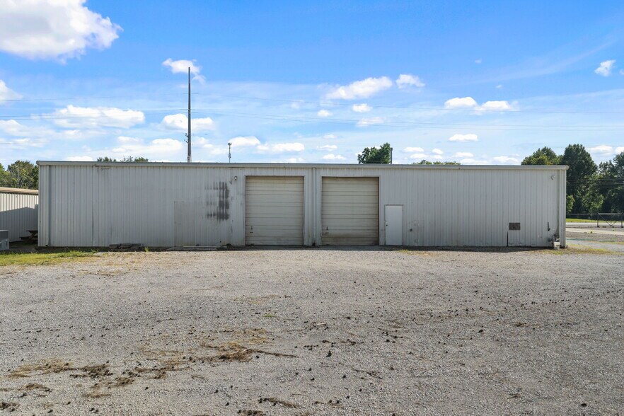 More Photos Of 10063 US-72, Rogersville Warehouse For Sale