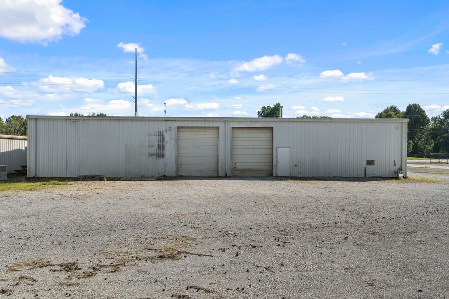More Photos Of 10063 US-72, Rogersville Warehouse For Lease