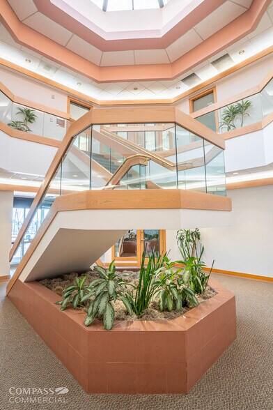 More Photos Of 10001-10117 SE Sunnyside Rd, Clackamas Unknown For Lease