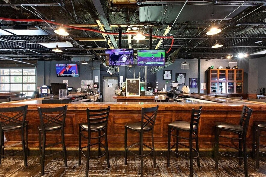 More Photos Of 1507 North St, Nacogdoches Bar For Sale