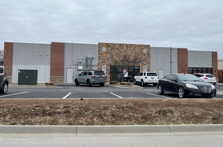 More Photos Of 500 NE 107th St, Kansas City Freestanding For Lease