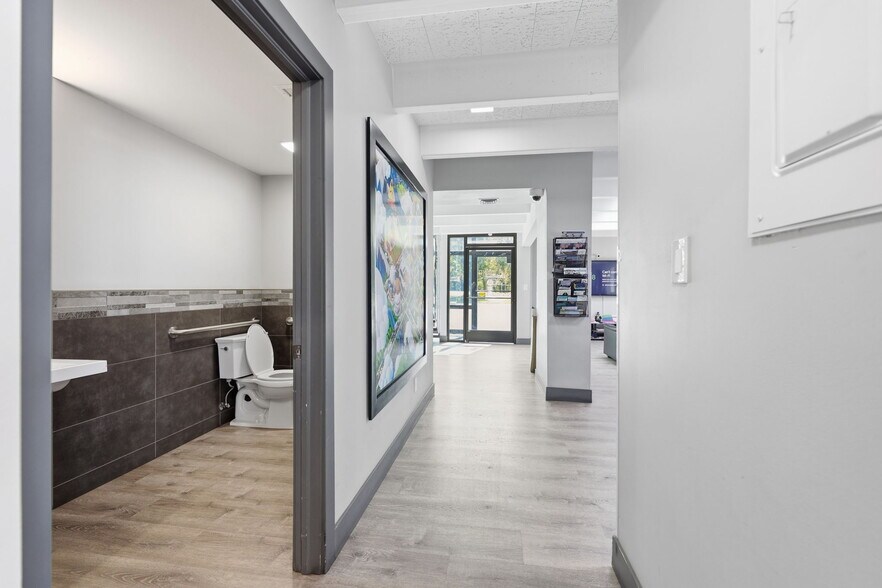 More Photos Of 2311 S Platte River Dr, Denver Showroom For Lease