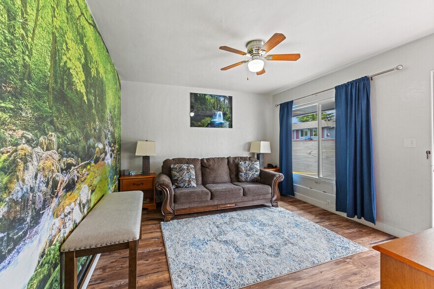 More Photos Of 787 N Central Blvd, Coquille Hotel For Sale