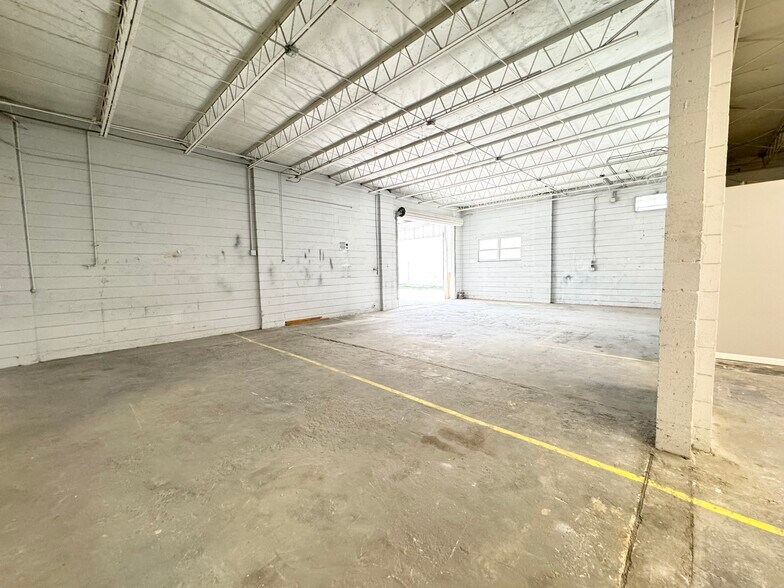 More Photos Of 3160 N 46th Ave, Saint Petersburg Warehouse For Sale