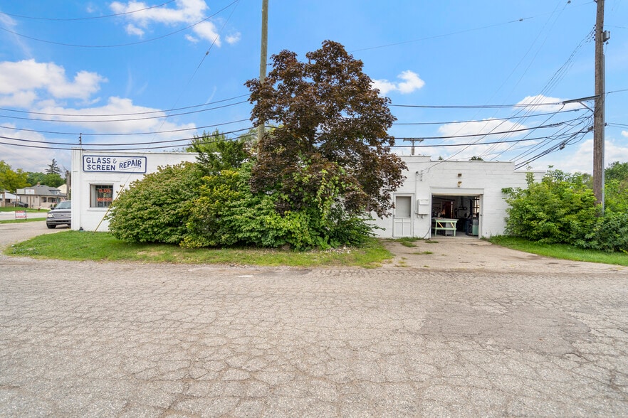 More Photos Of 32540 Utica Rd, Fraser Freestanding For Sale