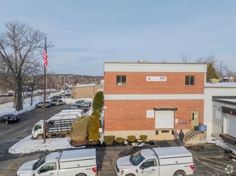 More Photos Of 46 Rogers Rd, Haverhill Light Manufacturing For Lease