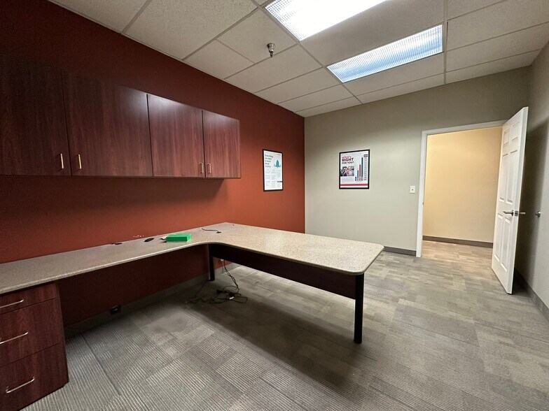 More Photos Of 2531 S Shields St, Fort Collins General Retail For Lease