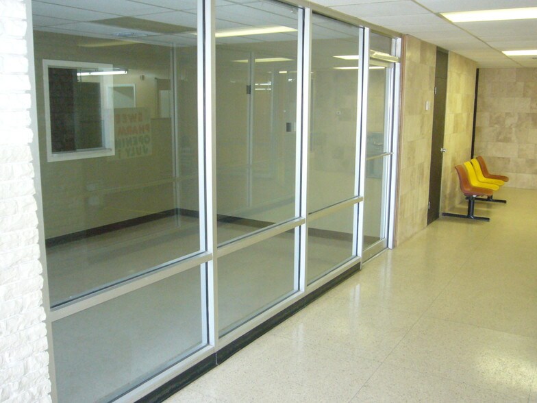 More Photos Of 2402-2406 Commercial Ave, San Antonio Medical For Sale