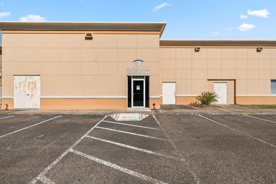 More Photos Of 2101 S Cynthia St, McAllen Medical For Lease