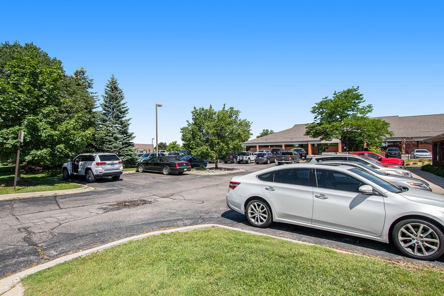 More Photos Of 645 Barclay Cir, Rochester Hills Medical For Lease