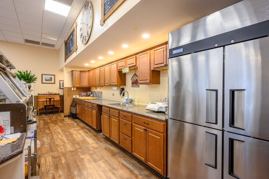 More Photos Of 499 State Rd, Plymouth Restaurant For Sale