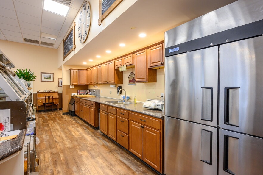 More Photos Of 499 State Rd, Plymouth Restaurant For Sale