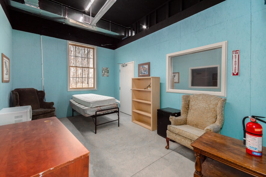 More Photos Of 7180 Opal Rd, Warrenton Office For Sale