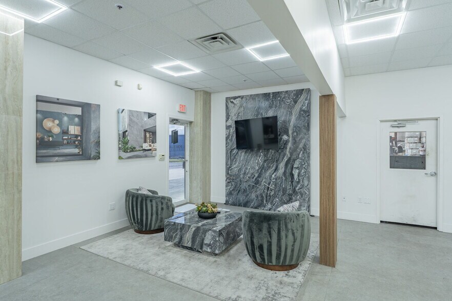 More Photos Of 3520 Old Metro Pky, Fort Myers Warehouse For Lease