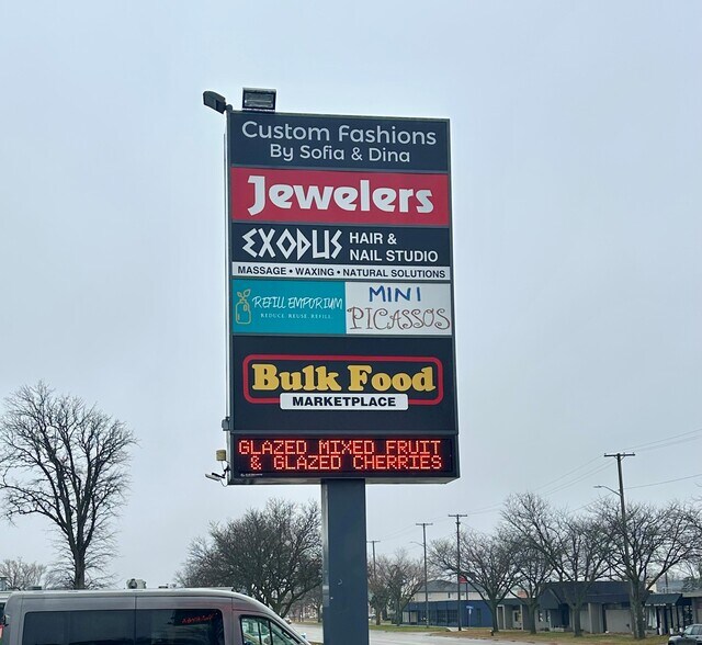 More Photos Of 21520 Harper Ave, Saint Clair Shores General Retail For Lease
