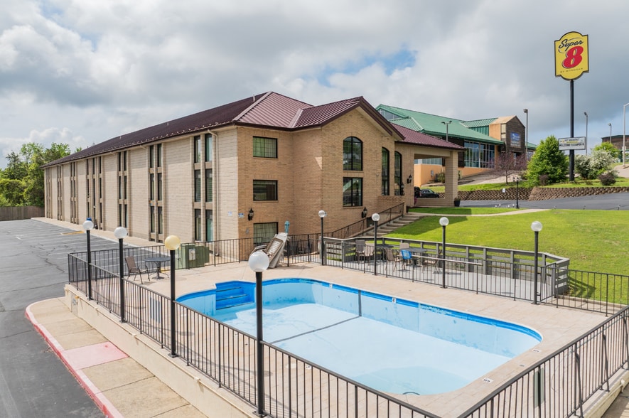 More Photos Of 2490 Green Mountain Dr, Branson Hotel For Sale