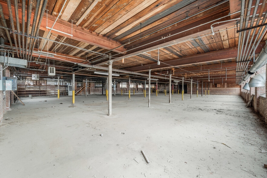 More Photos Of 550 Grove St, Bedford Manufacturing For Sale