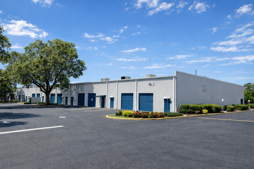 More Photos Of 224 W Central Pky, Altamonte Springs Showroom For Lease