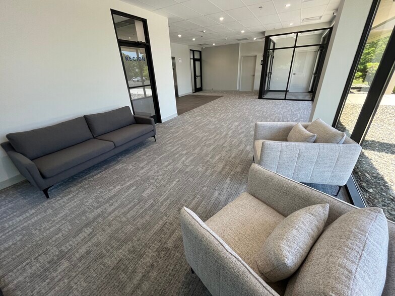 More Photos Of 11 Interstate Dr, West Springfield Office For Lease