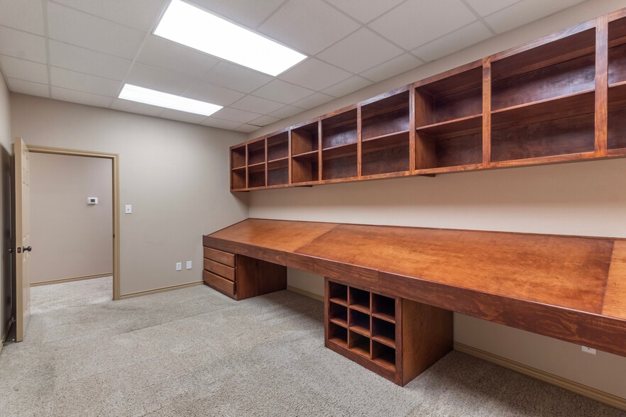 More Photos Of 3838 Endeavor Loop, Bryan Industrial For Lease