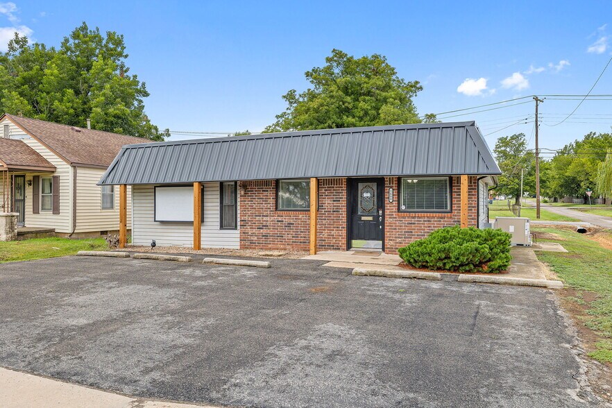 More Photos Of 1600 S Choctaw Ave, El Reno Office For Sale