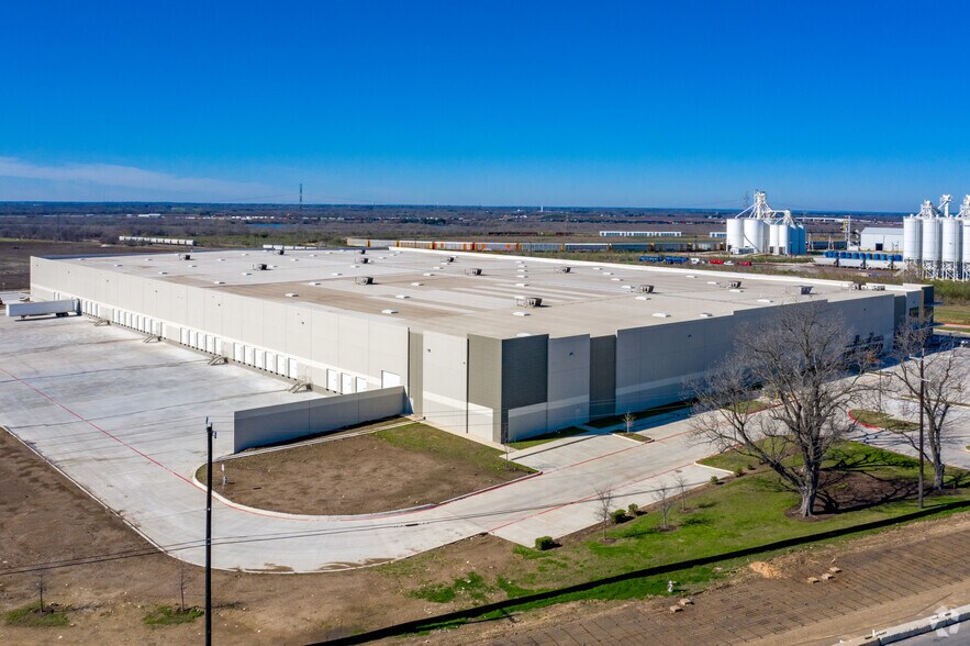 More Photos Of 10939 Fischer Rd, Von Ormy Warehouse For Lease