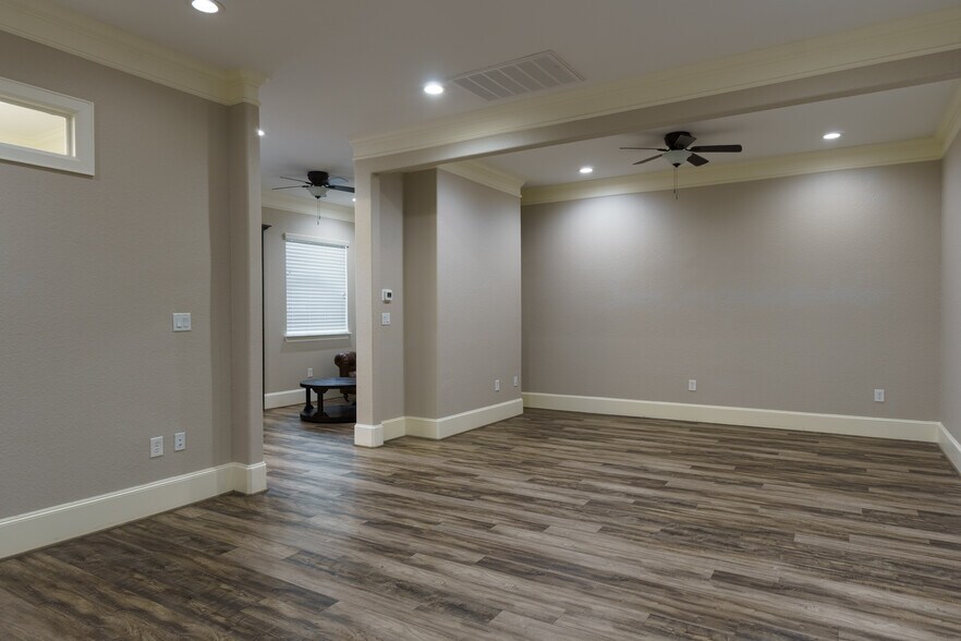 More Photos Of 12243 Queenston Blvd, Houston Medical For Sale
