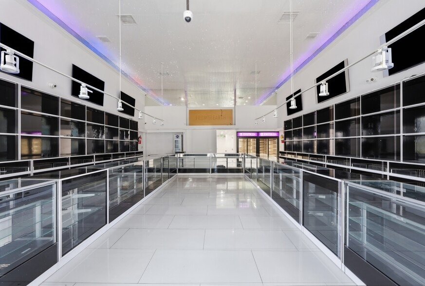 More Photos Of 738 N Highland Ave, Los Angeles General Retail For Sale