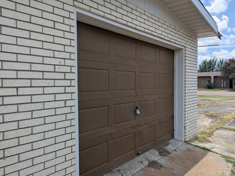 More Photos Of 3700 Doctors Dr, Port Arthur Office For Sale
