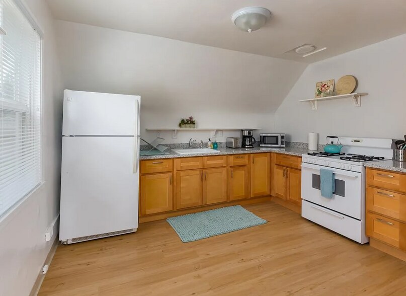 More Photos Of 208 Terrace Way, Capitola Apartments For Sale