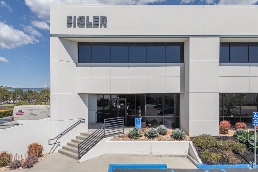 More Photos Of 15041 Bake Pky, Irvine Distribution For Lease