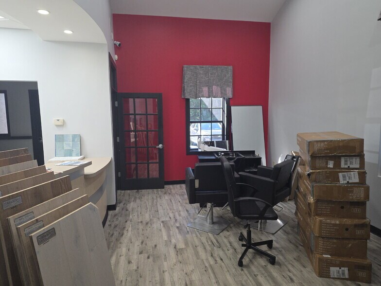 More Photos Of 18 Oak Forest Rd, Bluffton Office For Lease