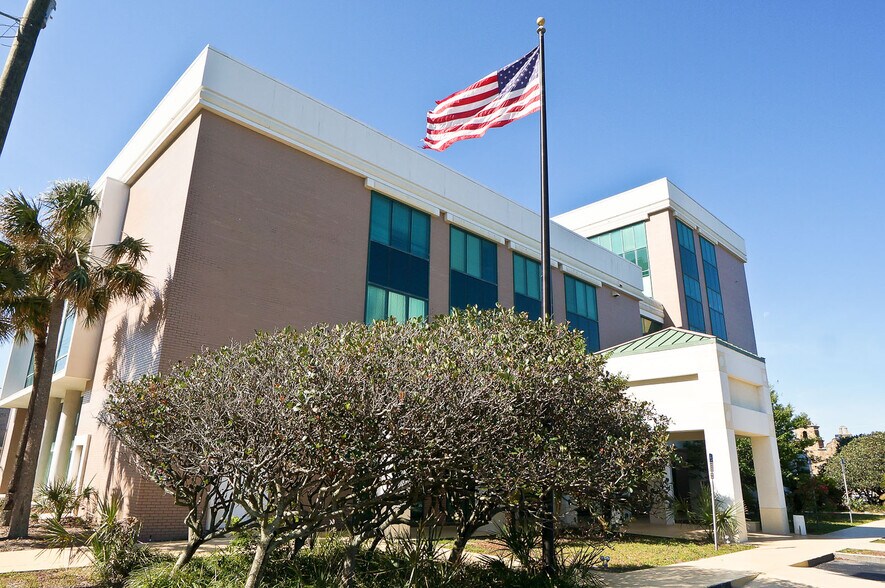 More Photos Of 501 N Grandview Ave, Daytona Beach Medical For Lease