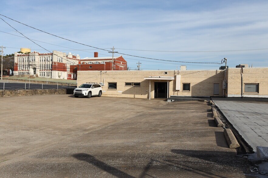 More Photos Of 301 N 2nd St, Mcalester Medical For Lease