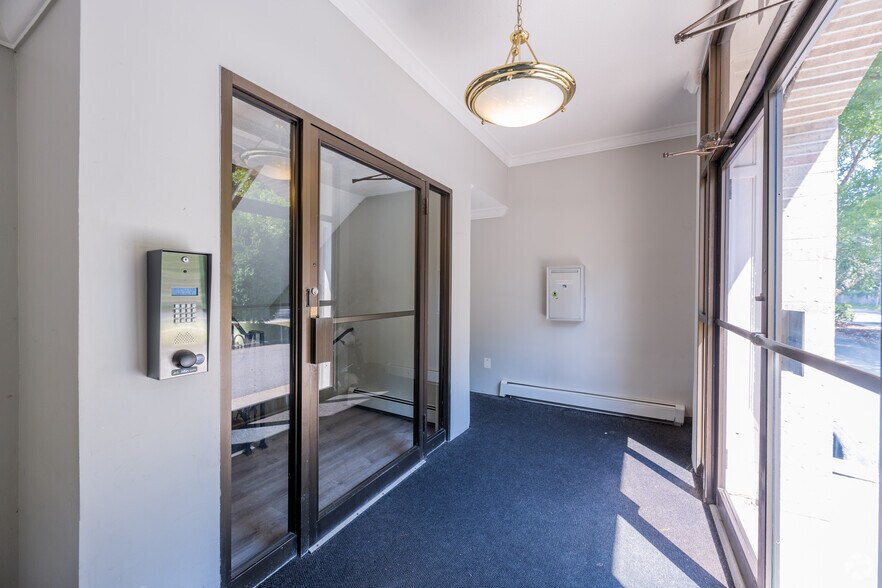 More Photos Of 383-435 Oaklawn Ave, Cranston Apartments For Sale