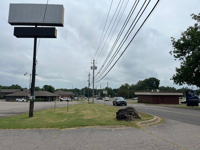 More Photos Of 3209 Main Place, Russellville Flex For Lease