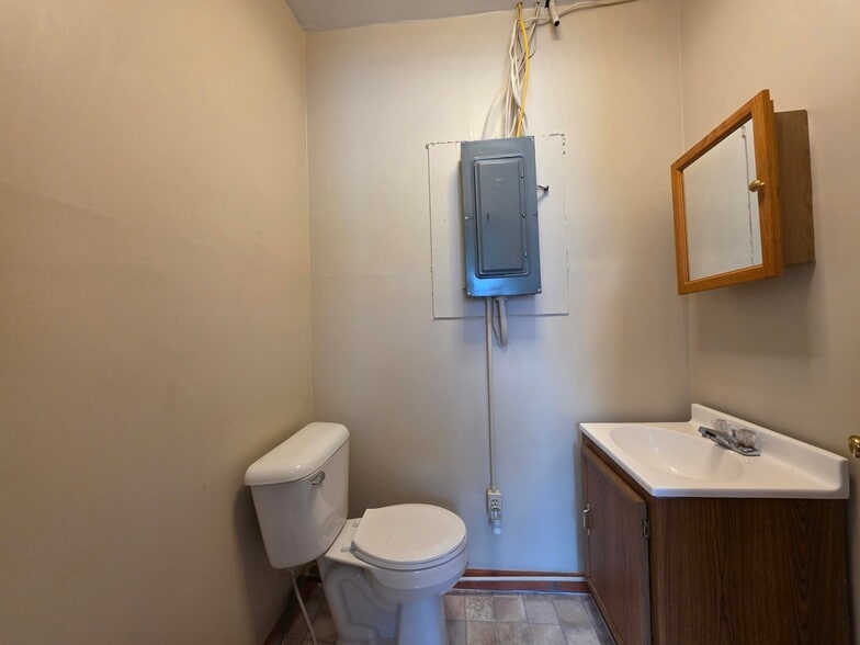 More Photos Of 12 W 4th St, Emporium Office For Sale