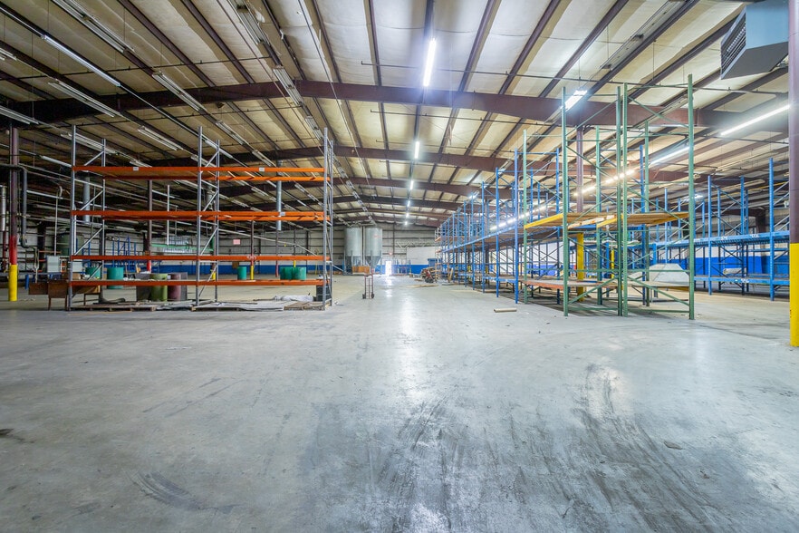 More Photos Of 302 W Cherokee St, LaFayette Warehouse For Sale