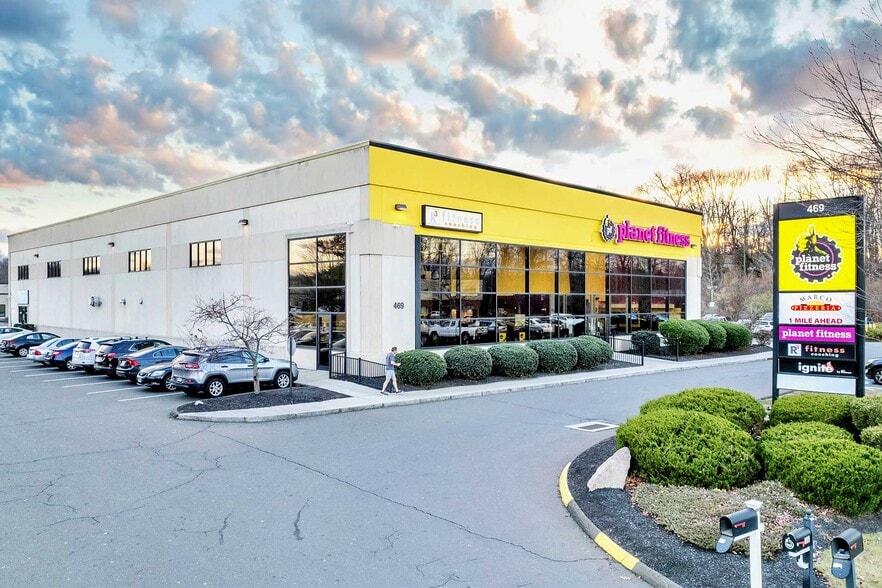 More Photos Of 469 E Main St, Branford Freestanding For Sale