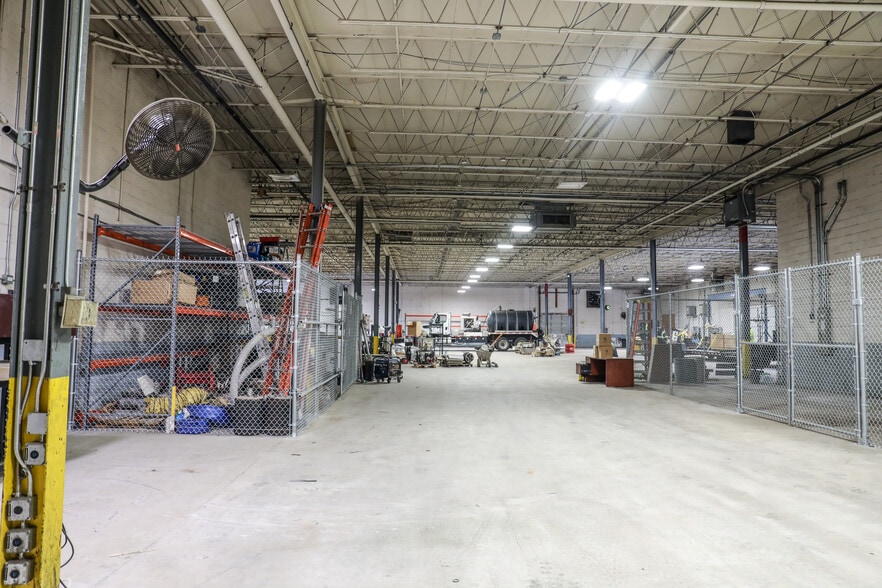 More Photos Of 1585 Roadhaven Dr, Stone Mountain Warehouse For Lease