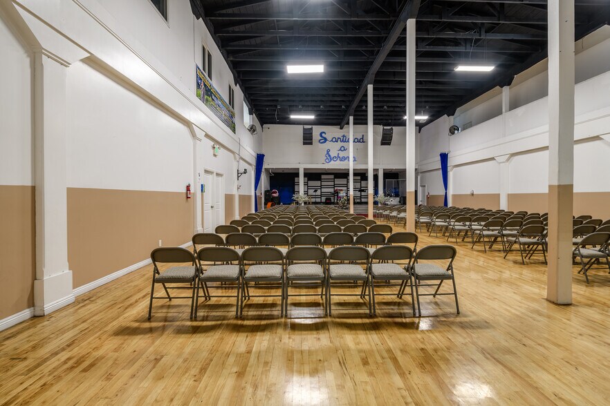 More Photos Of 5454 Virginia Ave, Los Angeles Showroom For Sale