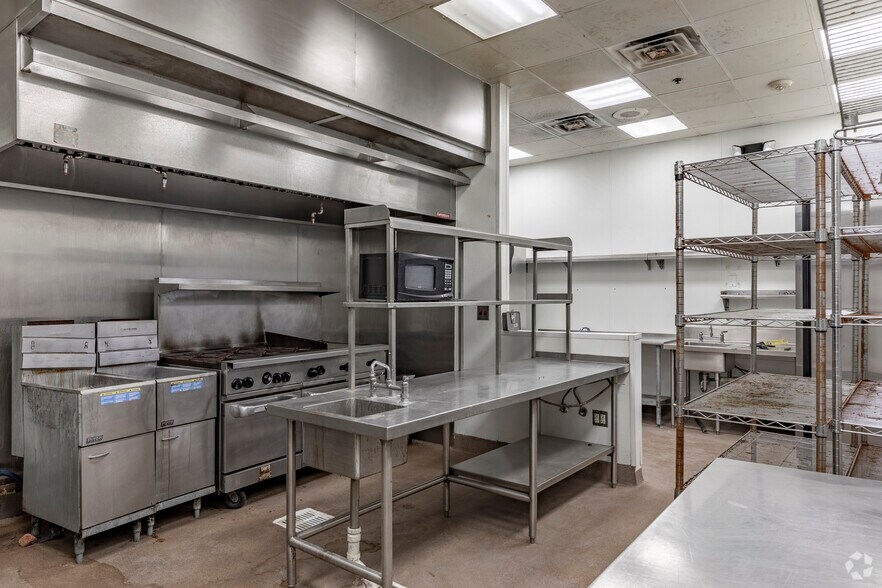 More Photos Of 17660 Henderson Pass, San Antonio Restaurant For Sale