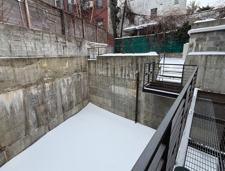 More Photos Of 186 Greenpoint Ave, Brooklyn Apartments For Lease